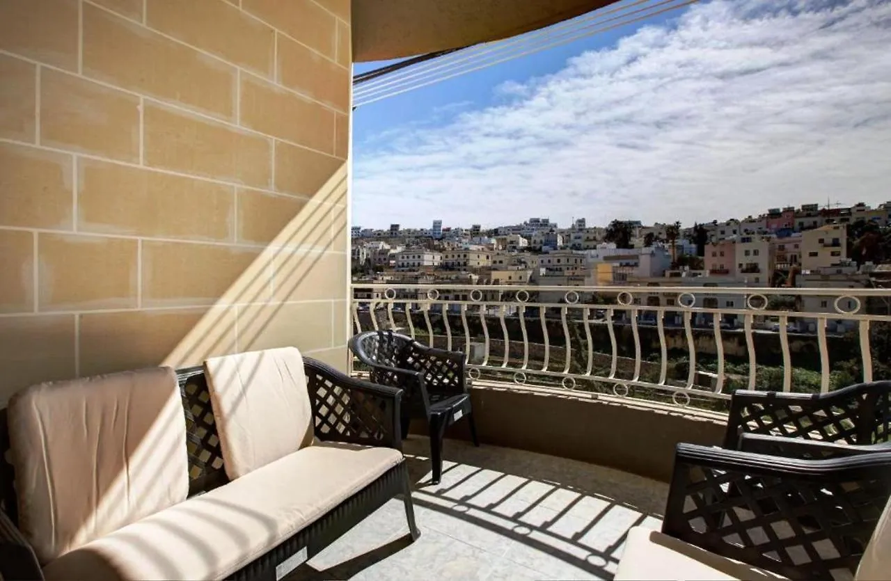 Guest house Villa Arjuza - Private Self Catering Bedrooms With Bathroom Is-Swieqi Malta