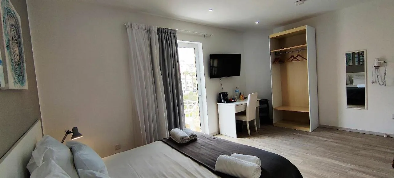 Guest house Villa Arjuza - Private Self Catering Bedrooms With Bathroom Is-Swieqi