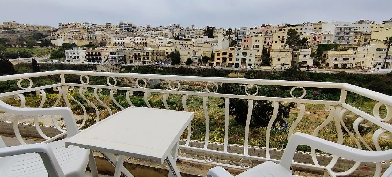 Guest house Villa Arjuza - Private Self Catering Bedrooms With Bathroom Is-Swieqi